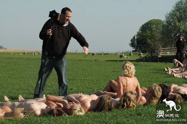 Soon! 4000 naked men and women gather in Melbourne to take pictures of fruit. Wu is full of meat.