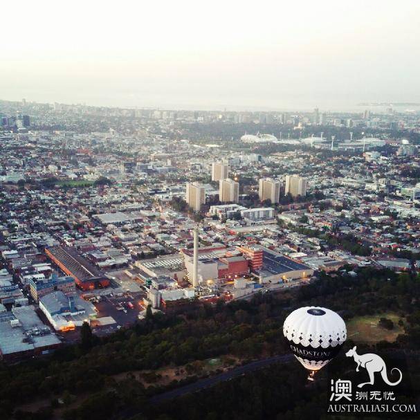 Melbourne hot air balloon trip, watching Melbourne's awakening on the hot air balloon