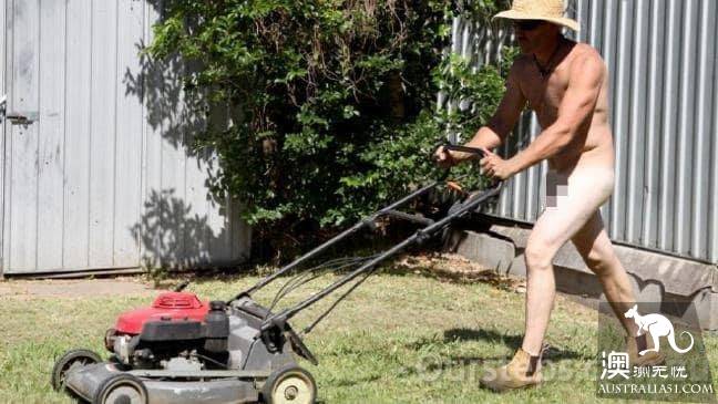 A cleaning service company on the gold coast provides naked male gardener services