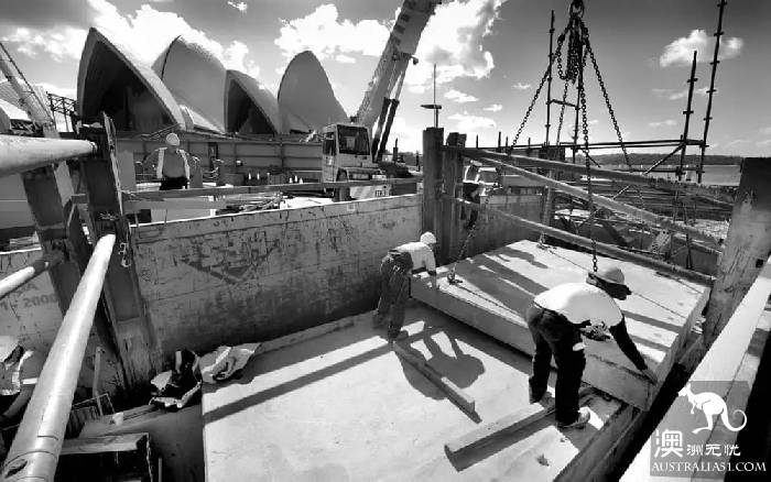 Sydney Opera House is 45 years old! It is now a typical Australian architecture, and it has all gone through this.