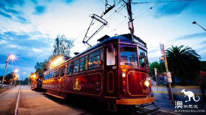 Good news! The Melbourne tram restaurant has come back to life, and it's time to see the scenery by the side of the meal.