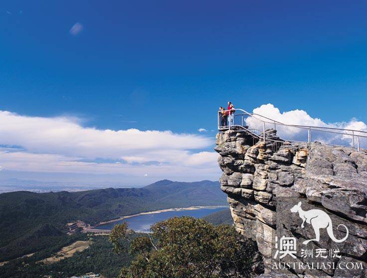 A guide shows you through (Grampians National Park), Grand Pin National Park, Victoria.