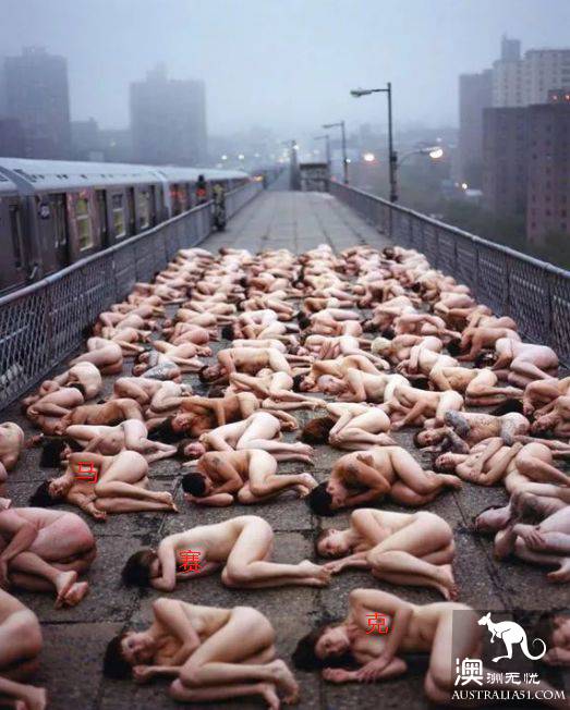 Soon! 4000 naked men and women gather in Melbourne to take pictures of fruit. Wu is full of meat.