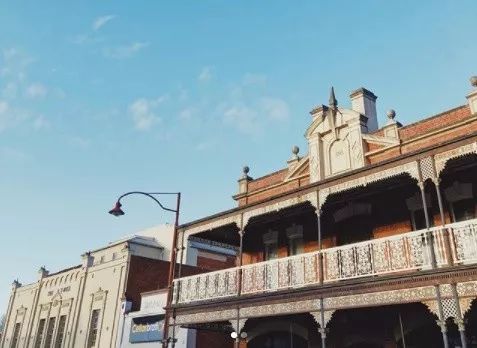Mei cried! This retro town near Melbourne, Daylesford, takes you through to the 19th century in a second.
