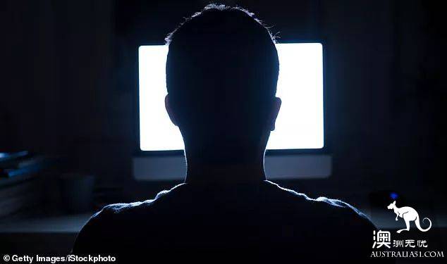 Australian men sell secondhand computers to the police break into the door! Wife, the job, the house is gone.